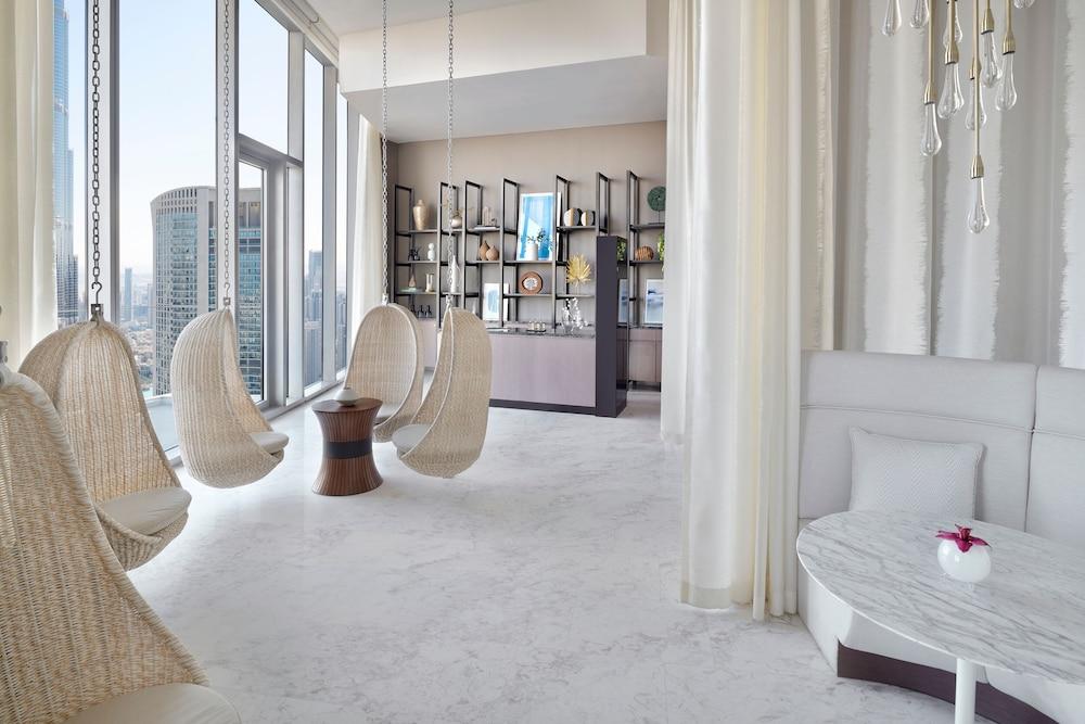 Address Sky View, Downtown Dubai Hotel Exterior foto A living room at the Ritz-Carlton, Downtown, Dubai