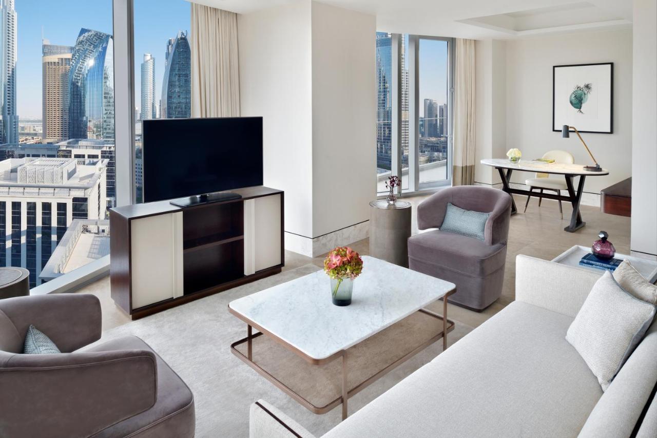 Address Sky View, Downtown Dubai Hotel Exterior foto A living room at the Mandarin Oriental London